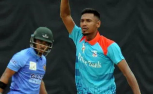 বিধ্বংসী বোলিং করে গোটা বিশ্বকে তাক লাগিয়ে দিলেন মুস্তাফিজ