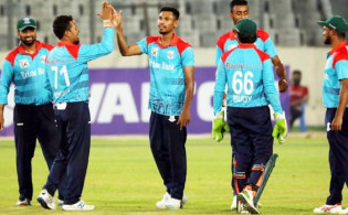 মাহমুদুলের ব্যাটিংয়ে বিশাল রানের টার্গেট দিয়েছে তামিমরা