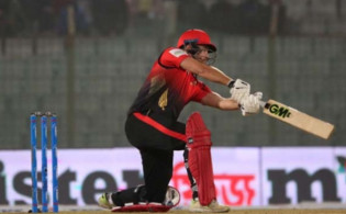 ব্রেকিং নিউজ : চার-ছক্কার ঝড়ে সৌম্য একাই করলেন সর্বোচ্চ রান