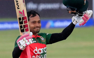 আইসিসির নতুন তালিকায় সবাইকে চমকে দিলেন মুশফিক