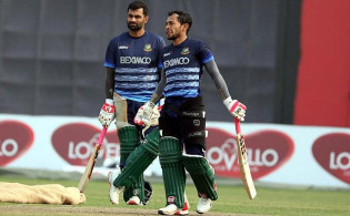 নতুন চুক্তি অনুযায়ী যত টাকা বেতন হতে পারে তামিম মুশফিকের