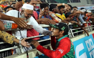 বাবাকে নিয়ে মুশফিকের আবেগঘন পোষ্ট