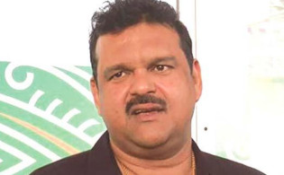 ১ দিনে ১ হাজার ৫০০ ডলার বেতন দাবী করা বোলারকে জাতীয় দলে কোচ বানালেন আকরাম