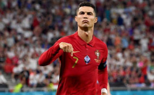 রোনালদো দুর্দান্ত চ্যাম্পিয়ন খেলোয়াড় কিন্তু বিরক্তিকর বললেন রসি