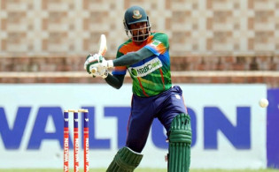 সবার থেকে ৫ ম্যাচ কম খেলেও সবার ওপরে মিজান