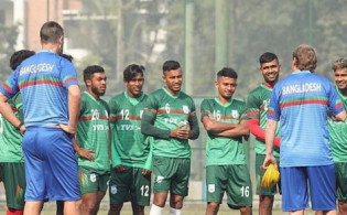 ব্রেকিং নিউজ: মোহামেডান ও বসুন্ধরার ম্যাচের ম্যাঝ পথে ফুটবল পাড়ায় নেমে এলো শোকের ছায়া