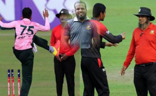 সাকিব-রিয়াদ ব্যবহারে কষ্ট পেয়ে আম্পায়ারিং ছেড়ে দিলেন মুনিরুজ্জামান