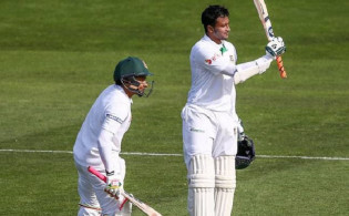 ফর্মে ফিরেছেন সাকিব, ১১ চারে রানের পাহাড় গড়ছেন তিনি