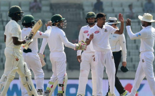 টাইগারদের বোলিং তোপে দিশেহারা জিম্বাবুয়ে দেখেনিন সর্বশেষ স্কোর