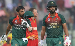 ৫ ব্যাটসম্যান ৩ বোলার নিয়ে আগামীকাল জিম্বাবুয়ের বিপক্ষে মাঠে নামছে বাংলাদেশ