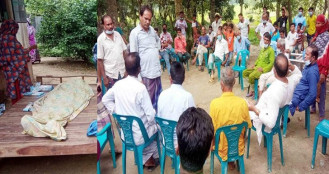 মৃত্য বাবার লাশ উঠানে রেখেই সম্পত্তি নিয়ে দ্বন্দ্ব ৫ সন্তানের