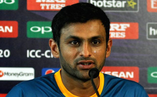 বেড়িয়ে এলো গোপন তথ্য যে কারনে দল থেকে বাদ পড়েছে শোয়েব মালিক