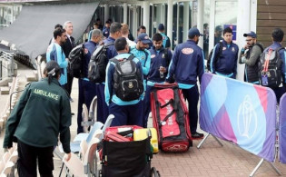 এক রাতও ঘুমাতে পারেনি, সকালেই দেশে ফিরতে হলো ৭ জনকে