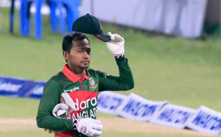 নিজের সিদ্ধান্ত থেকে সরে আসলেন মুশফিক