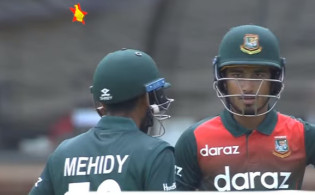 পরপর ছক্কা হাকাতে শুরু করেছে আফিফ,সর্বশেষ স্কোর