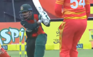 মাহমুদুল্লাহ ও লিটনের দুর্দান্ত ব্যাটিংয়ে ঘুরে দাঁড়িয়েছে বাংলাদেশ, দেখেনিন সর্বশেষ স্কোর