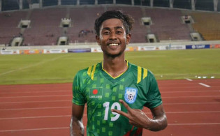 সম্ভাবনাময় ফুটবলারের ক্যারিয়ারের ধীরে ধীরে শেষ হয়ে যাচ্ছে