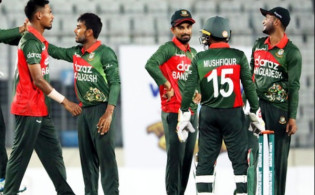 রক্তাক্ত হয়ে মাঠ ছাড়ল বাংলাদেশি ক্রিকেটার