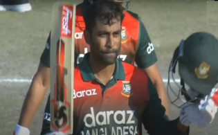 সেঞ্চুরি সেঞ্চুরি সেঞ্চুরি দেখেনিন সর্বশেষ স্কোর