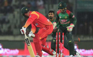 আউট আউট এবং আউট,পরপর উইকেট তুলে নিলো টাইগাররা,সর্বশেষ স্কোর