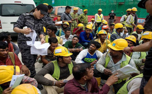 এইমাত্র পাওয়া : প্রবাসের মাটিতে ৪৮ বাংলাদেশি গ্রেপ্তার