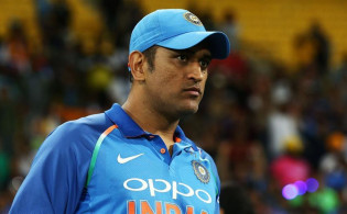 অবসরের পরেও আবারও জাতীয় দলের জার্সি গায়ে দেখা মিললো ধোনির