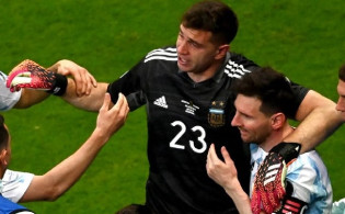 কারো ভয় না করে পৃথিবীর সেরা ফুটবলারের নাম জানালেন মার্টিনেজ