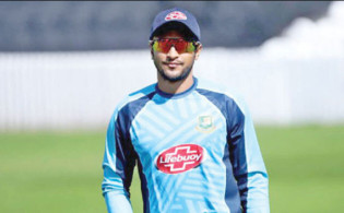 অসাধারণ এক ডাবলের সামনে সাকিব