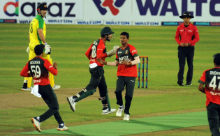 বাংলাদেশের বিপক্ষে ১ম ম্যাচে ২৭ বছর পর অস্ট্রেলিয়ানদের সাথে ঘটেছে ১টি বিরল ঘটনা