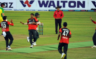 এই অস্ট্রেলিয়া নাকি খেলতে পারে না