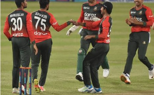 অস্ট্রেলিয়াকে ঘুর্ণিপাকে ফেলে দিয়েছে টাইগাররা,হারাতে বসেছে সবকিছু