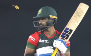 ৫ উইকেট হারালো বাংলাদেশ ,সর্বশেষ স্কোর