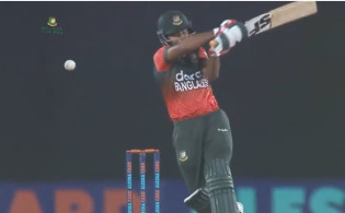 চলছে ১৯ ওভারের খেলা দেখেনিন বাংলাদেশের সর্বশেষ স্কোর