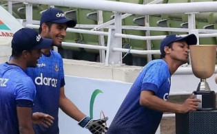 একাদশে দুই পরিবর্তন নিয়ে ব্যাটিংয়ে বাংলাদেশ