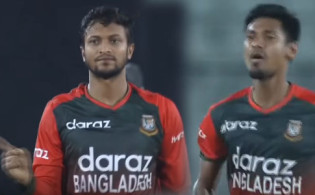 মুস্তাফিজের ১৮, সাকিবের ১৭; তাতেই বিশ্ব ক্রিকেটে বাজিমাত