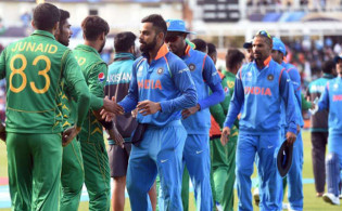 চরম উত্তেজনার ম্যাচে মাঠে নামছে ভারত-পাকিস্তান