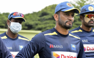 অবশেষে বোর্ডের চুক্তিতে সই করল ১৮ লঙ্কান তারকা