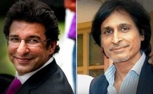 আকরামকে বাদ দিয়ে ইমরান খানের রমিজকে পিসিবি চেয়ারম্যান করার কারন