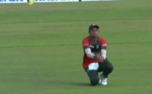 ১০ ওভারেই শেষ ৫ উইকেট,সর্বশেষ স্কোর