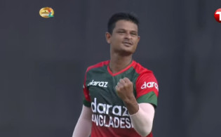 পরপর ২ উইকেট নিলেন মোস্তাফিজ,সর্বশেষ স্কোর