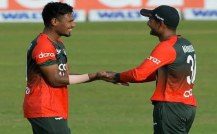 মুস্তাফিজের নো বলের পর যা ভাবছিল অধিনায়ক মাহমুদউল্লাহ