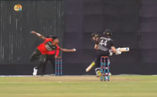 নাসুমের ৪ উইকেটের পর ২ উইকেট নিলেন মুস্তাফিজ,সর্বশেষ স্কোর