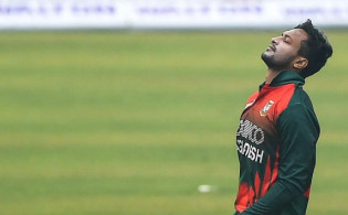 একসঙ্গে ৩ টি বিশ্বরেকর্ডের সামনে সাকিব, নিতে হবে মাত্র...