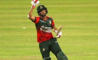পারলেন সাকিব,টপকে গেলেন মাহমুদউল্লাহ
