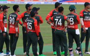 টি-২০ বিশ্বকাপের সবচেয়ে কম বয়সী ক্রিকেটার বাংলাদেশের হলেও, সবচেয়ে বুড়ো ক্রিকেটার আছে যে দলে