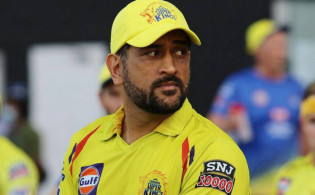 আইপিএলেও মেন্টর ধোনি, কটাক্ষ করে যা বললেন গম্ভীর