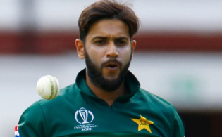আমিরের পর পিসিবির চুক্তি ফিরিয়ে দিলেন ইমাদ
