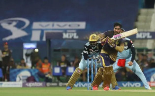 ১০ ওভারেই আরসিবিকে উড়িয়ে দিলো কলকাতা