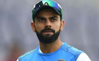 অধিনায়কত্ব ছেড়ে বড় বিপদে কোহলি