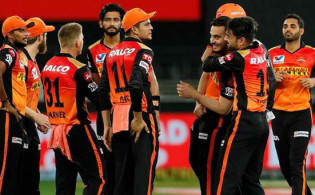 আইপিএলে নেমে এলো শোকের কালো ছায়া মারা গেলেন
